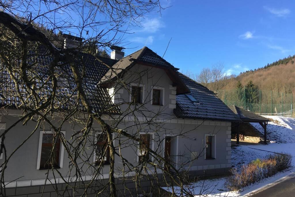Villa Vykmanov Medenec Exterior photo