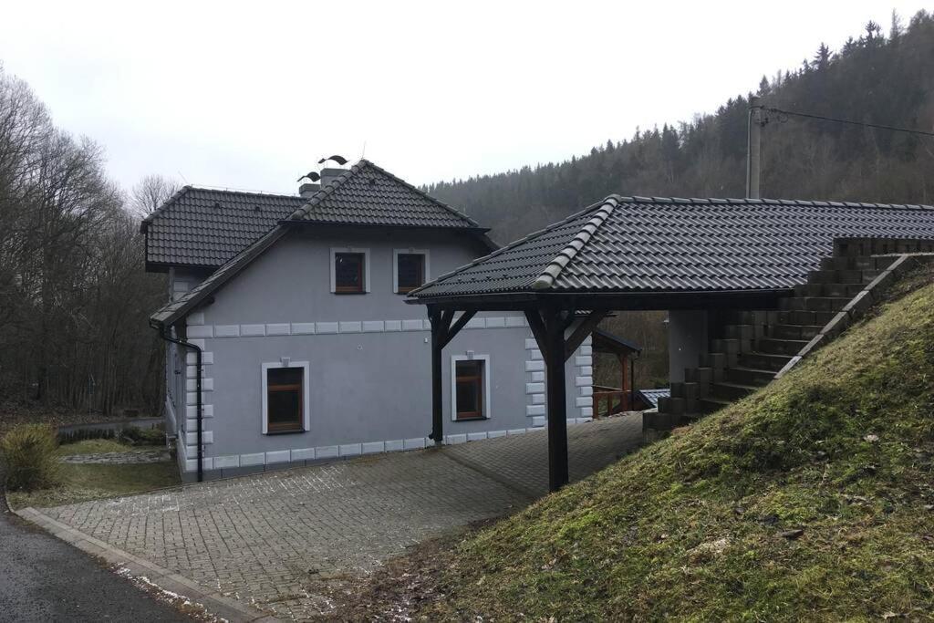 Villa Vykmanov Medenec Exterior photo